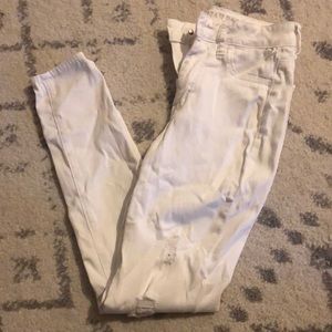 2 for $12 💥American eagle super stretch distressed white jeans